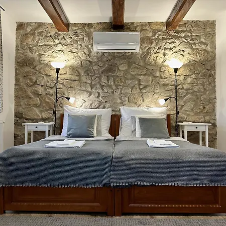 Vitamin K73 Vendeghaz Guest house